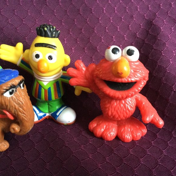 Lot 4 Sesame Street Figures 2010 Hasbro Elmo Bert Cookie Snuffleupagous - Picture 2 of 6